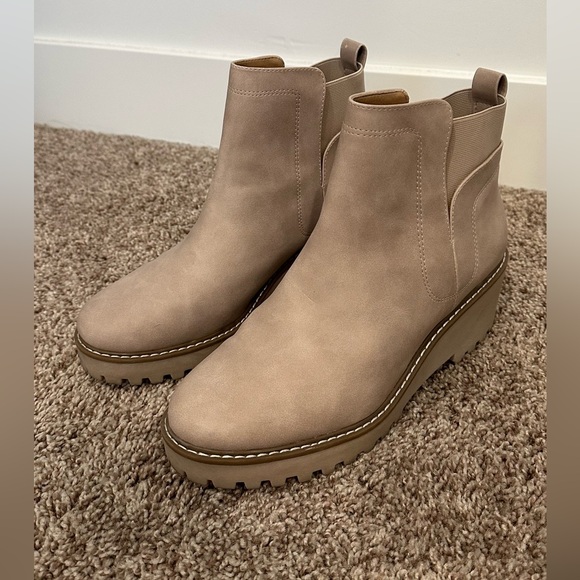 DV by Dolce Vita | Stone Rielle Chelsea Boot - Picture 1 of 4